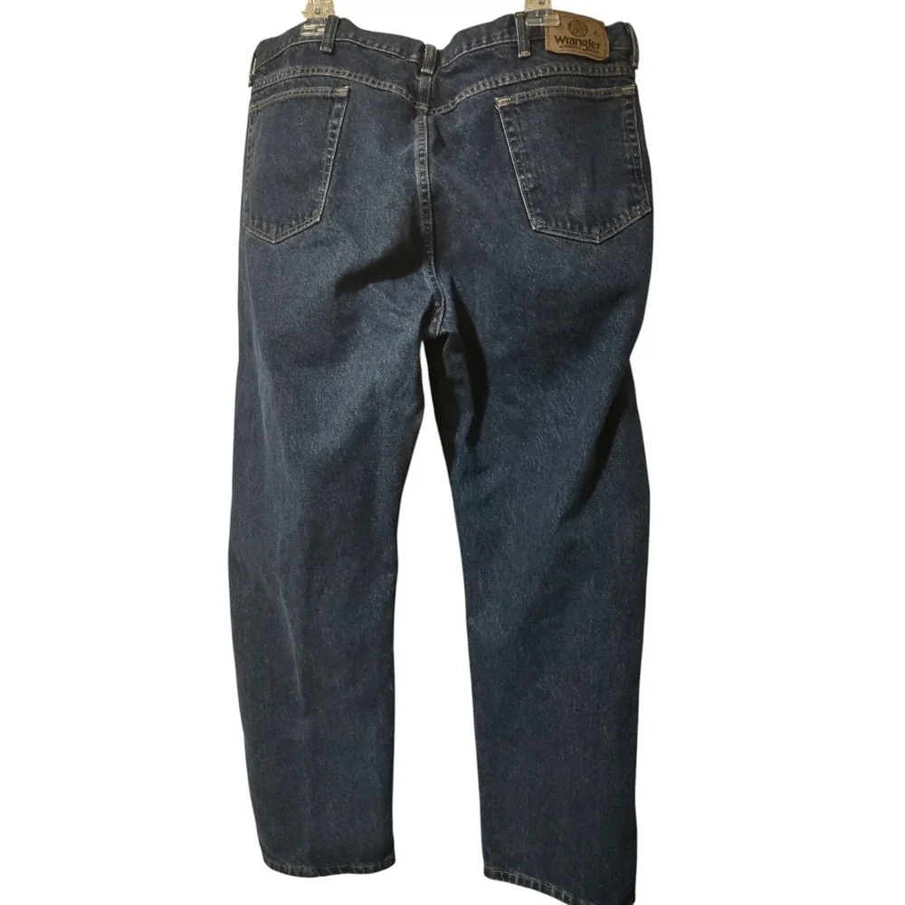 Wrangler Jeans Men's Size 42x30‎ Blue Straight Leg Denim Dark Wash 5 Pocket